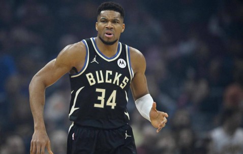 开云体育-字母哥在RNG比赛中势不可挡，战术调整引发热议！的简单介绍