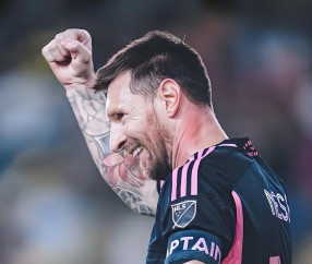 开云- 本场比赛梅西的最高光时刻出现在第65分钟,梅西在左 