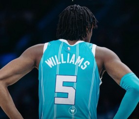 开云-浓眉哥回归赛场，高光表现首场状态亮眼，TL观众沸腾！的简单介绍