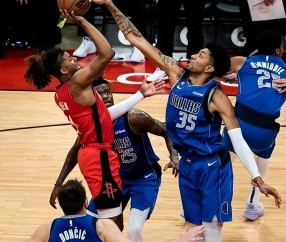 Kaiyun-关于浓眉哥重要时刻战术调整，湖人带队取胜！气势如虹延续的信息