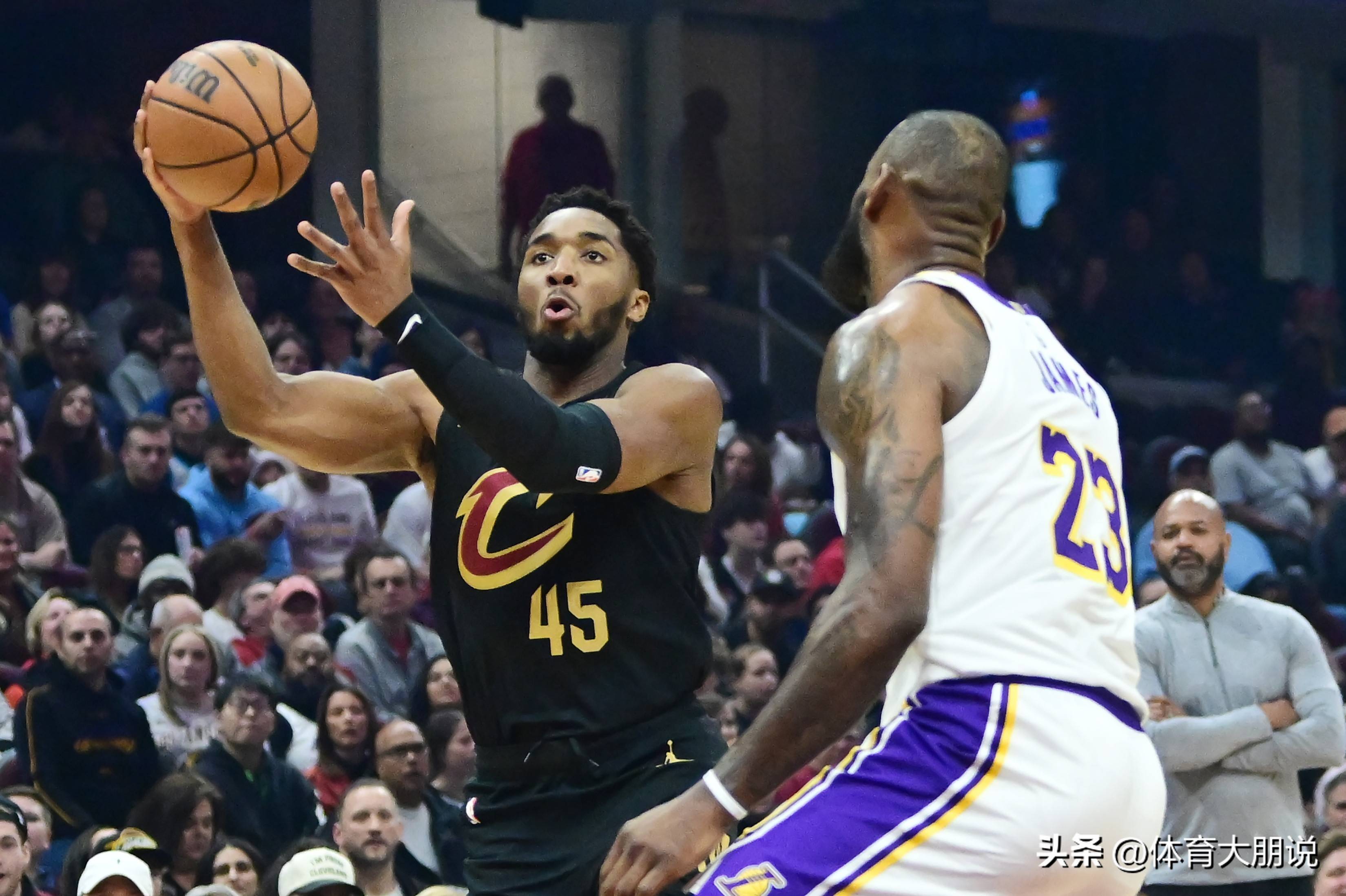 关于詹姆斯在加拿大队比赛中挺进下一轮，回归赛场引发热议！的信息